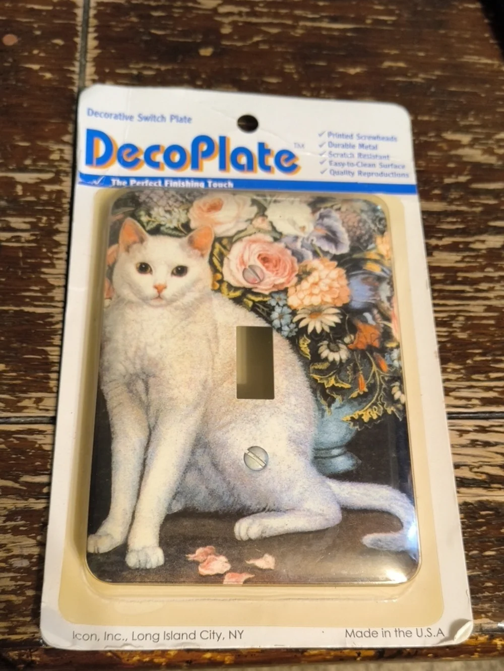 Vintage White Cat Decorative Light Switch Plate -